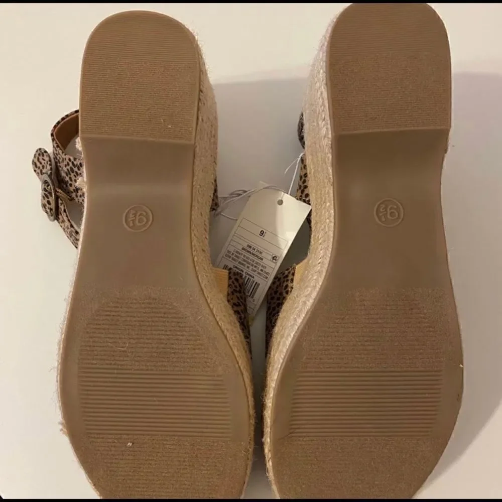 Universal Thread Morgan leopard print  sandals - Picture 5 of 7